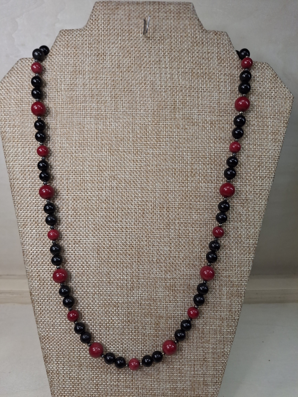 Elegant Black and Red Beaded Necklace - Women Jewelry